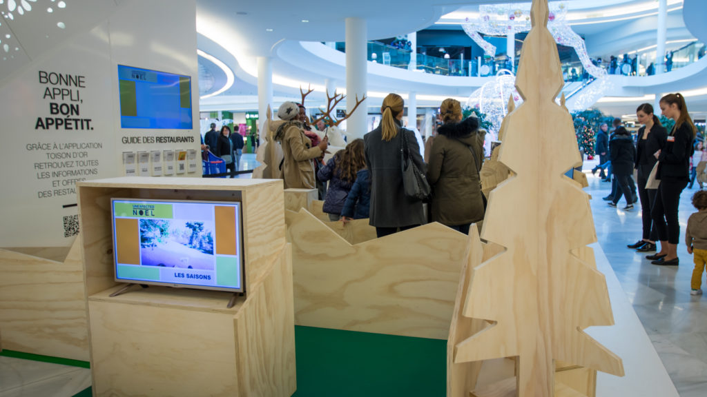 CRÉATION, FABRICATION ET INSTALLATION D'UN STAND POUR ANIMATION DE NOËL EN CENTRE COMMERCIAL  //  CP PIN RADIATA