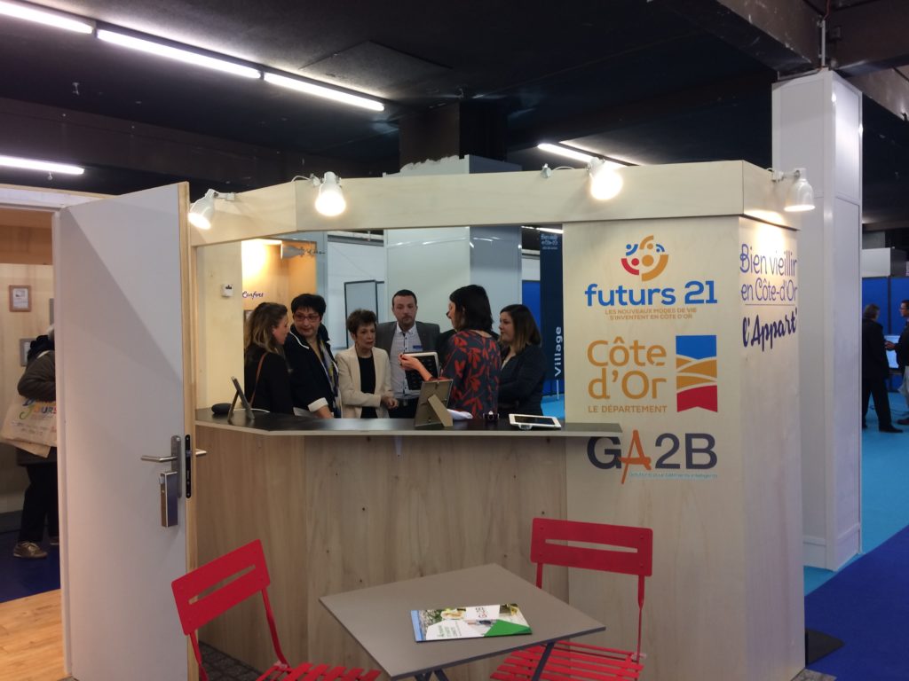 CRÉATION, FABRICATION ET INSTALLATION DU STAND "L'APPART" SUR LE SALON DES SENIORS 2018 POUR LE CONSEIL DÉPARTEMENTAL DE LA CÔTE D'OR ET LE CLUSTER GA2B AU PALAIS DES CONGRÈS DE DIJON