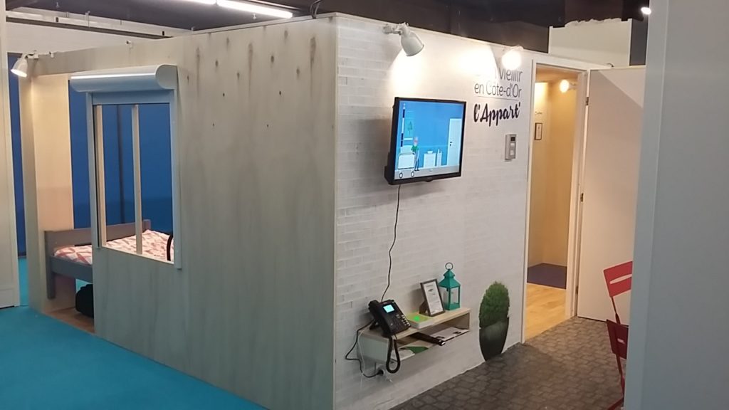 CRÉATION, FABRICATION ET INSTALLATION DU STAND "L'APPART" SUR LE SALON DES SENIORS 2018 POUR LE CONSEIL DÉPARTEMENTAL DE LA CÔTE D'OR ET LE CLUSTER GA2B AU PALAIS DES CONGRÈS DE DIJON